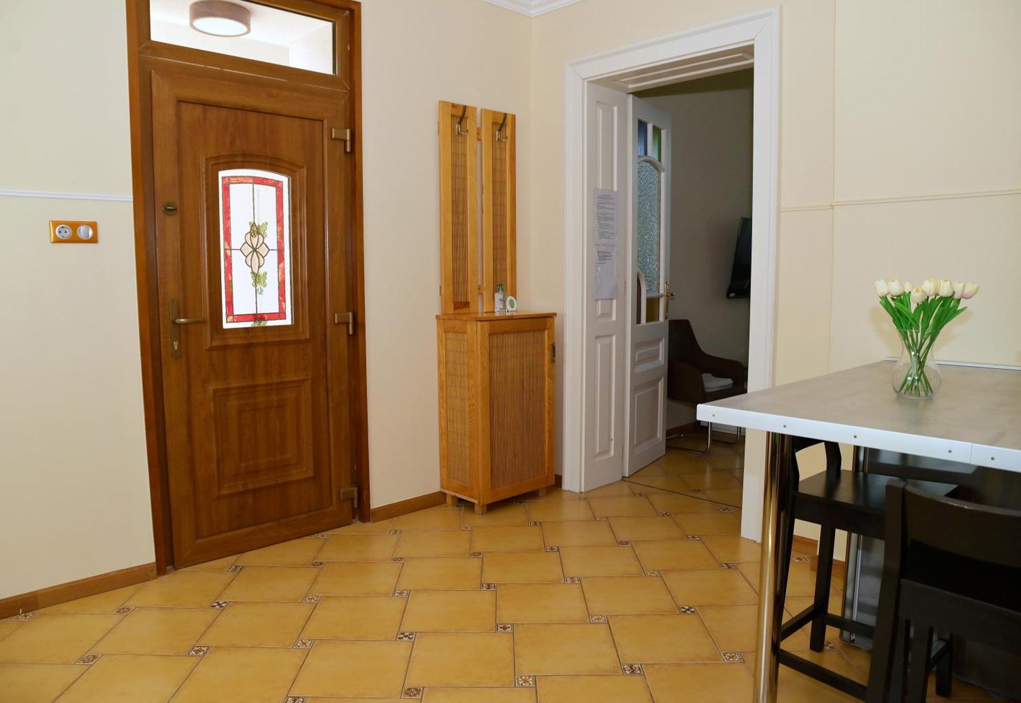 Makotel Apartmanház Exterior foto